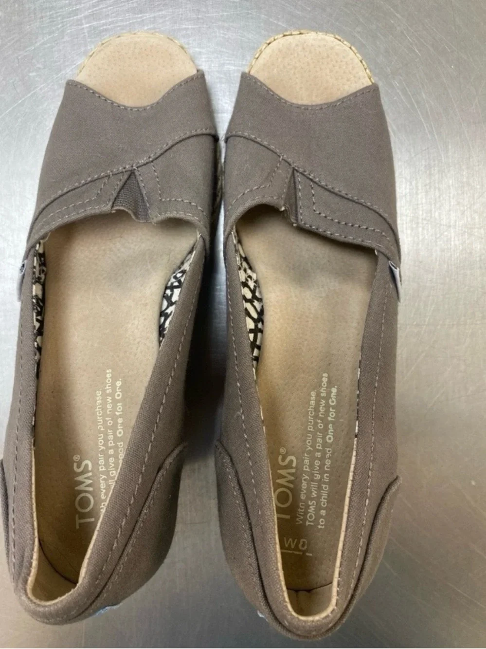 TOMS Calypso Gray Canvas Peep-Toe Espadrille Wedge Heels - Size 8
